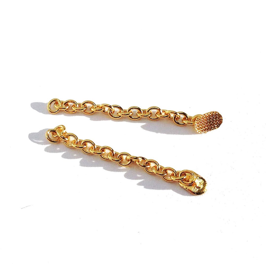 Extrusion Hook / Eyelet Gold 24 kt with Chain Ovoid Bonding Base 